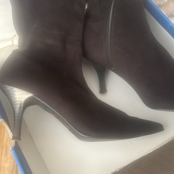 Gently worn basically New thigh high boots by spring - Picture 4 of 7